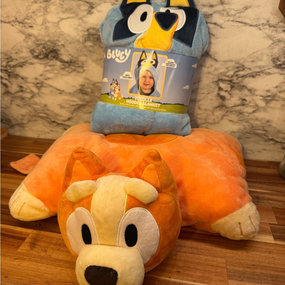 Bluey Toddler Hooded Blanket and Bingo Pillow Pet Set